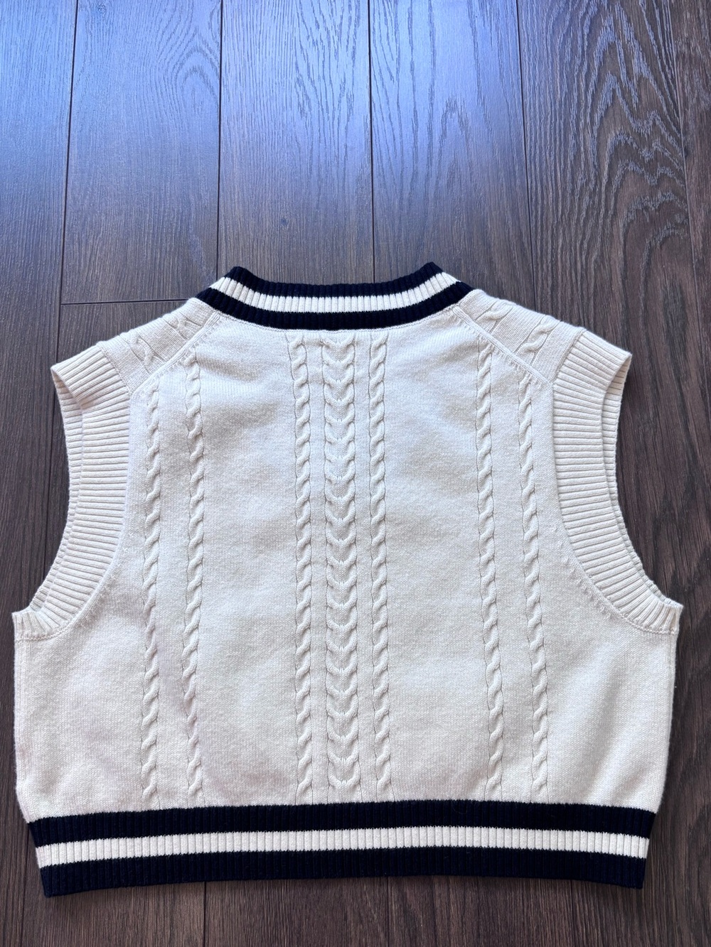 ARITZIA Sunday Best Winston Sweater Vest Cropped V-Neck Varsity Knit Medium - Picture 4 of 10